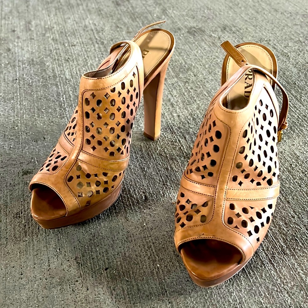 Nude Prada heel size 40